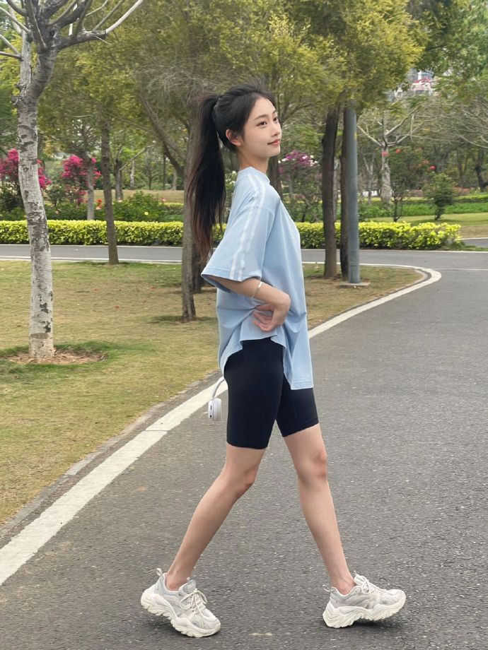 我的天才女友 封面
